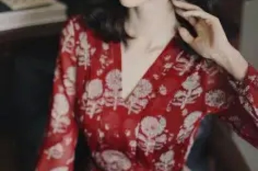 5位外表仙女私下成“老酒鬼”的女明星闫妮的反差让人惊讶