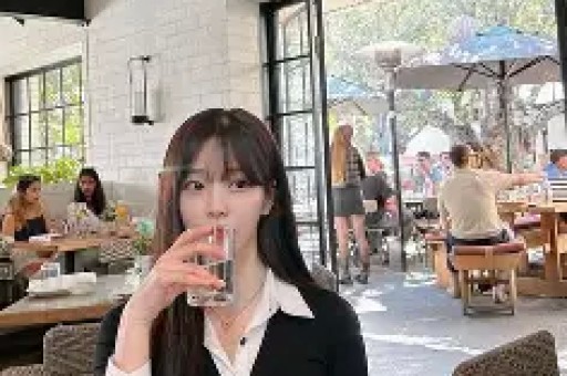 电梯门女主又爆猛料！而后她账号被封了……